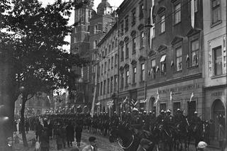Na krakowskim Rynku znów pojawią się drzewa! Tak to miejsce wyglądało w przeszłości