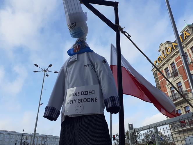 Nie chcą, by lockdown był pogrzebem gastronomii. Restauratorzy protestują na ulicach Torunia [ZDJĘCIA, WIDEO]