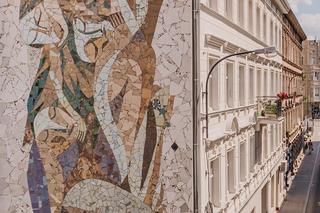 Ogromna mozaika na ścianie łódzkiej kamienicy
