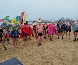 Mazowieckie Morsy otworzyły sezon morsowania 2025/2026 nad zalewem w Siedlcach