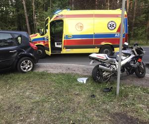 Zderzenie osobówki z motocyklistą