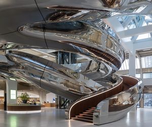 Magazyn portowy zmienił się w Muzeum Migracji. Budynek FENIX-a przecina lśniące tornado