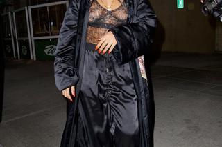 Rihanna pokazała piersi na ulicy!