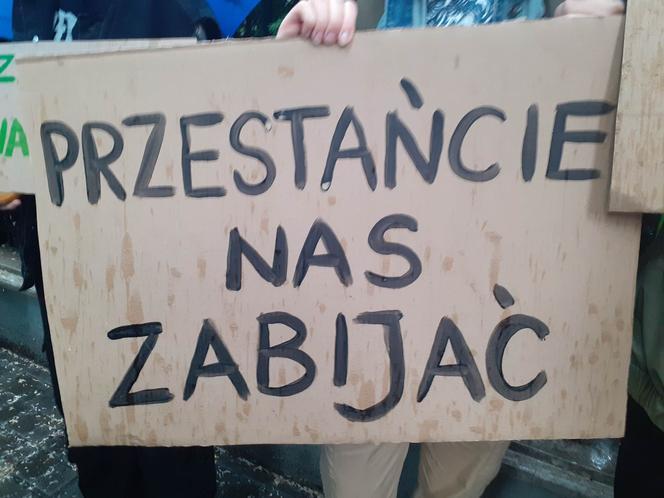 Protesty "Ani Jednej Więcej!" w całej Polsce. Kobiety wyszły na ulice po śmierci Doroty