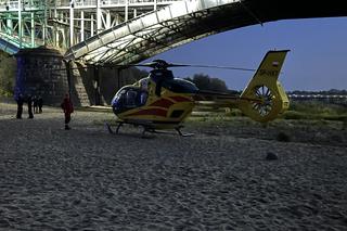 Nastolatek spadł z mostu Poniatowskiego. W akcji śmigłowiec LPR i łódź ratunkowa