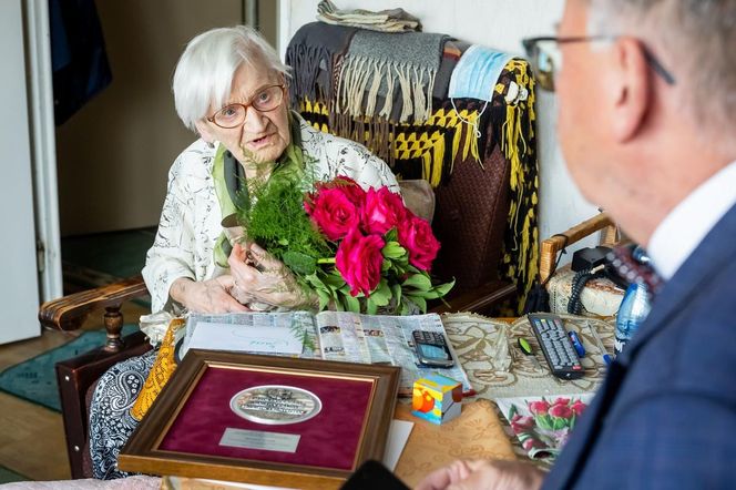 100-letnia pani Bernadetta zdradza swój sekret długowieczoności! To zaskoczy niejednego