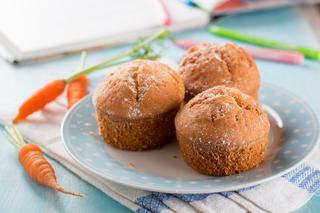 Muffinki marchewkowe: pyszne babeczki z ciasta marchewkowego