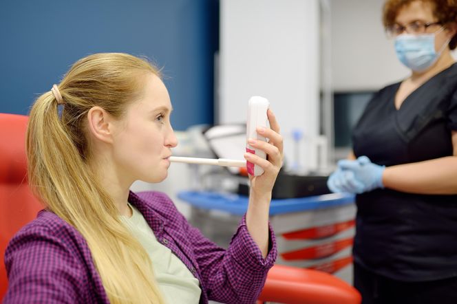Przypomina alkomat i może wykryć nowotwory krwi. Przełomowe odkrycie w diagnostyce