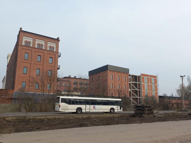 Rozbierają tory przy Towarowej w Lesznie. Powstać ma tam centrum przesiadkowe