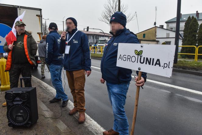 Agrounia zablokowała ważne skrzyżowanie pod Toruniem. Na razie bez większych utrudnień w ruchu drogowym.