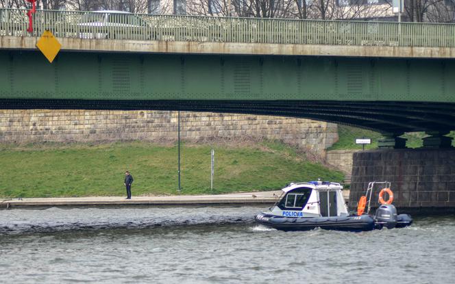 Tak krakowscy policjanci walczą z koronawirusem