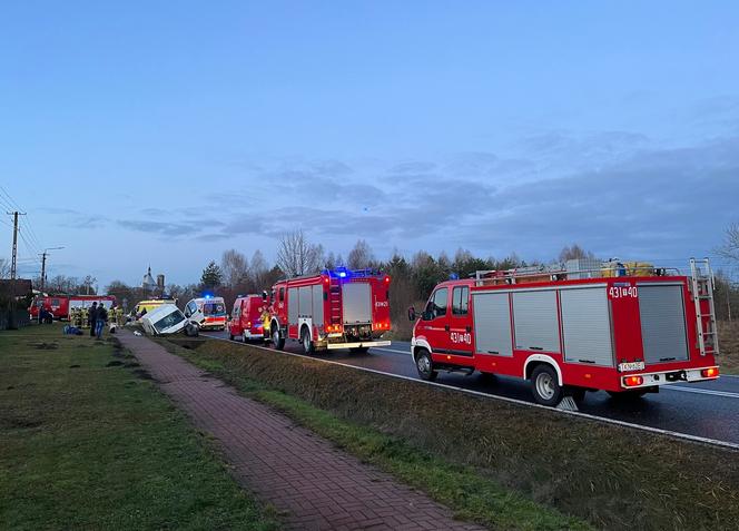 Wypadek z udziałem busa w Fałkowie pod Końskimi