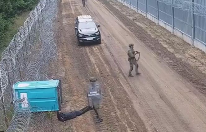 Strażnicy graniczni nie mogli w to uwierzyć. Migranci wymyślili, jak pokonać zaporę