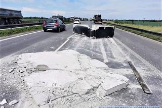 Groźne zdarzenie na autostradzie A4. Ogromny betonowy blok wypadł z tira na jezdnię