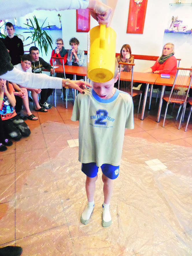 Znęcali się nad sierotami