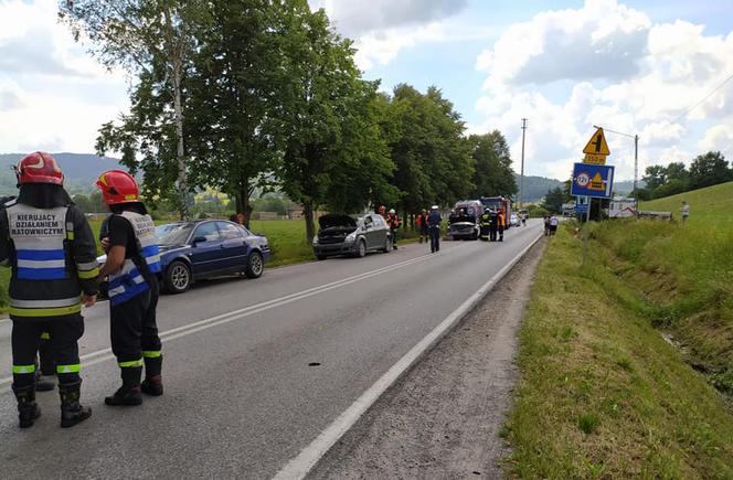 KARAMBOL w Dąbrówce Tuchowskiej. Zderzyło się pięć samochodów