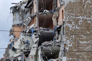 Tak znikał popularny biurowiec. Teraz powstaną tu apartamenty i mieszkania