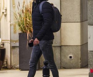 Łukasz Mejza jeździ autobusem