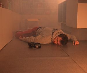 Pierwsza miłość, odcinek 4032: Alan zginie w pożarze klubu? Brat Oskara padnie ofiarą brutalnego ataku! - ZDJĘCIA