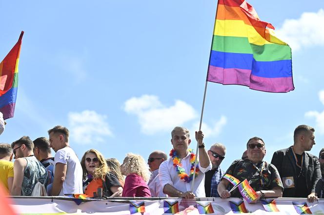 Parada Równości przeszła ulicami Warszawy. Tłumy uczestników