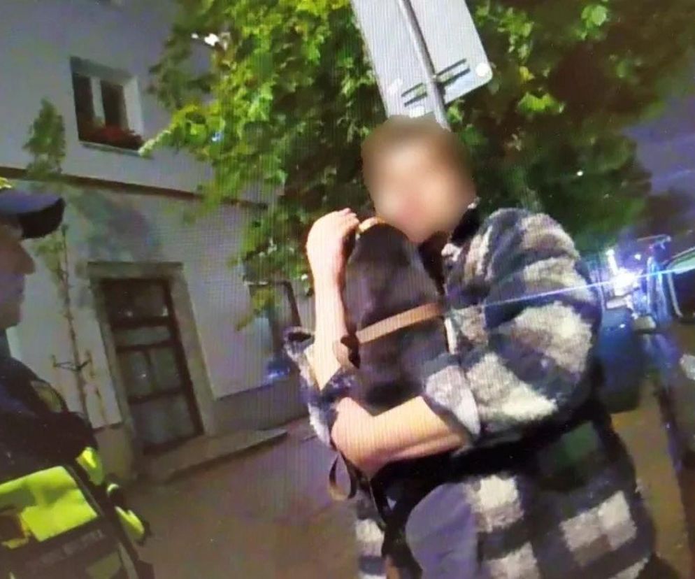 Leżał pijany na chodniku. Matka przypomniała mu, że ma iść do więzienia!