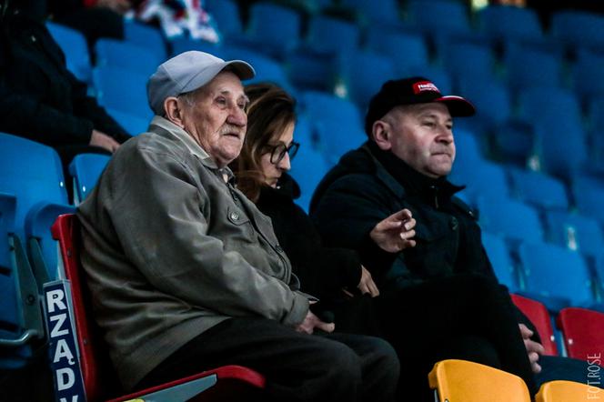 Popis strzelecki KH Energa Toruń w starciu z KS Naprzód Janów. Zdjęcia z meczu i trybun