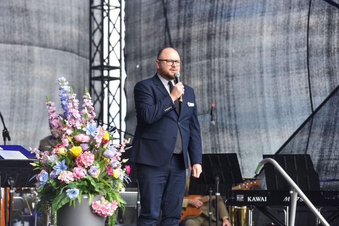 Kolorowa parada na otwarcie Dni Torunia. Przeszła przez serce toruńskiej starówki