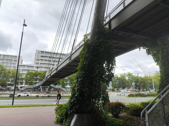 Kolejna kładka do likwidacji w Warszawie. W jej miejscu powstanie przejście naziemne