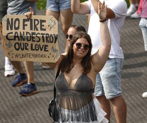 Tomorrowland 2025 ruszył! W tle nowej sceny widoczna ta spalona.  Absolutnie niesamowite