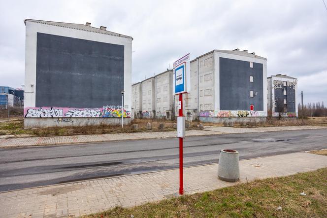 Osiedle Dudziarska. Opuszczone "bloki grozy", jedno z najbardziej niebezpiecznych miejsc Warszawy