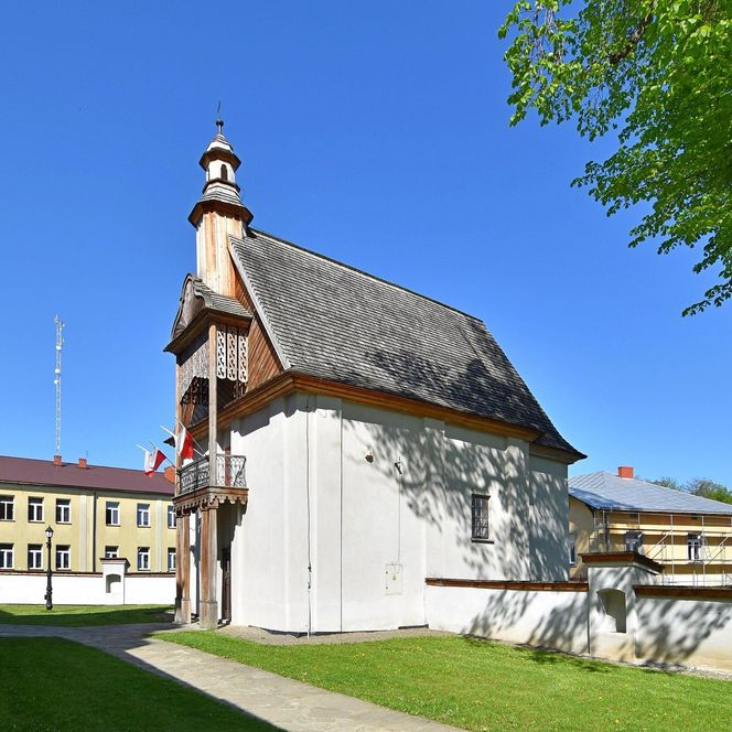 To jedna z najciekawszych małopolskich wsi. Jej ozdobą jest szlachecki dwór 