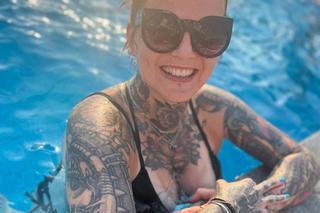 Karolina Opolska nową prowadzącą w TVP Info. Uwagę przykuwa ogromny tatuaż na szyi