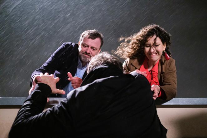 Na Wspólnej odc. 3332. brat bliźniak Rafała Ściborka (Bartosz Woźny), Krzysztof Smolny (Łukasz Konopka), Łucja/ Lara Cedro (Julia Wyszyńska)