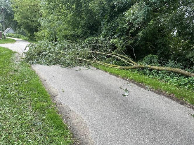 Wichury w Podlaskiem. Setki interwencji strażaków w całym regionie