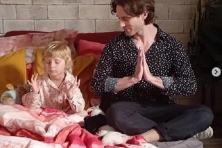 Barwy szczęścia po wakacjach 2023. Lea (Lena Sobota), Cezary Rawicz (Marcel Opaliński) na planie