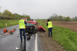 Tragiczne skutki wypadku w Mrozowie! Nie żyje młody kierowca