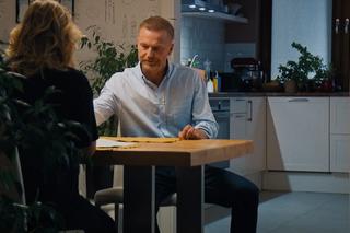 M jak miłość odc. 1701. Julia (Marta Chodorowska), Andrzej Budzyński (Krystian Wieczorek)