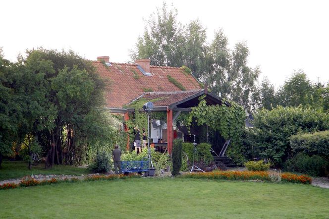 Serialowy "Dom nad rozlewiskiem" jest prawdziwy. Zobacz zdjęcia z planu