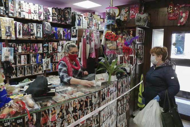 Sex shop sprzedaje maseczki ochronne