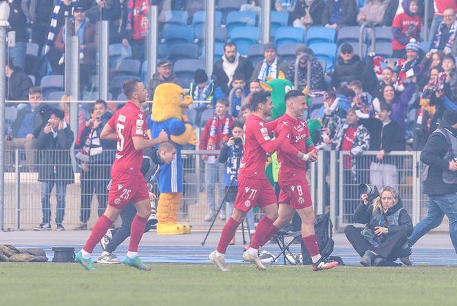 Nie tak miało być. Kompromitacja Niebieskich na Stadionie Śląskim. Wisła rozniosła Ruch Chorzów