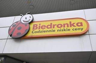 Biedronka wydłuża godziny otwarcia na długi weekend w sierpniu. Jak będą czynne sklepy?