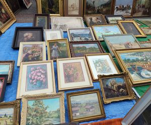 Wyjątkowe antyki ponownie zagościły na Placu Zamkowym w Lublinie. Tak wygląda wrześniowa Lubelska  Giełda Staroci [GALERIA]