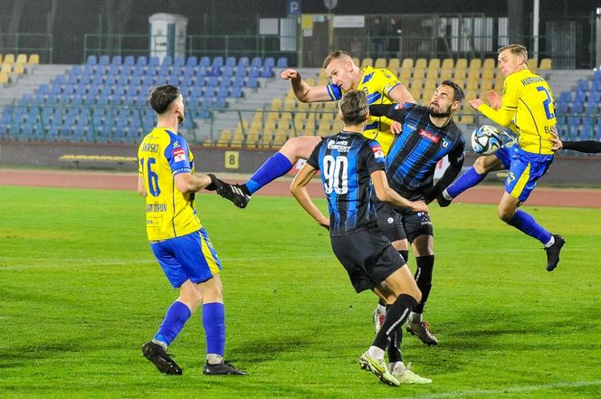 Elana Toruń - Zawisza Bydgoszcz 1:1, zdjęcia kibiców, opraw i piłkarzy ze Stadionu Miejskiego im. Grzegorza Duneckiego