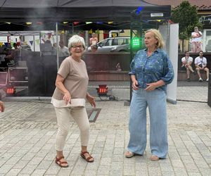Starachowickie potańcówki na Rynku. Międzypokoleniowa zabawa pełna radości! Zobacz niezapomniane zdjęcia