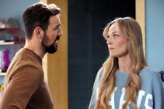 Barwy szczęścia odc. 3002. Marcin Kodur (Oskar Stoczyński), Renata (Anna Mrozowska)