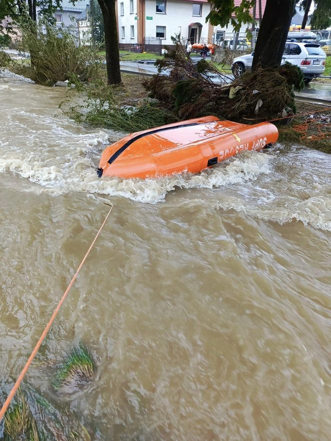 Ratownicy Zachodniopomorskiego WOPR pomagają na południu Polski