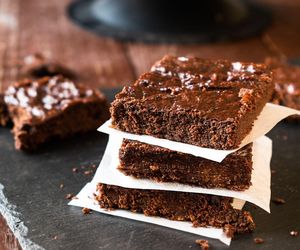 W 20 minut piekę zdrowe brownie bananowe. Bez mąki i cukru, a smakuje przepysznie 