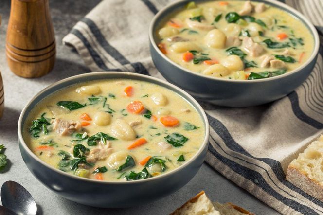 zupa z kurczakiem i szpinakiem na rosole