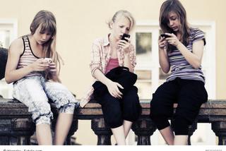 Dzieci uzależniają się od telefonów. Jak z tym walczyć?