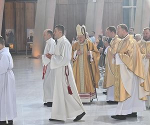 Warszawa żegna papieża Franciszka. Poruszające wpisy w Archikatedrze 